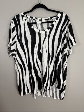 Rachel Zoe Black & White Zebra Print V-Neck Short Sleeve Tee
